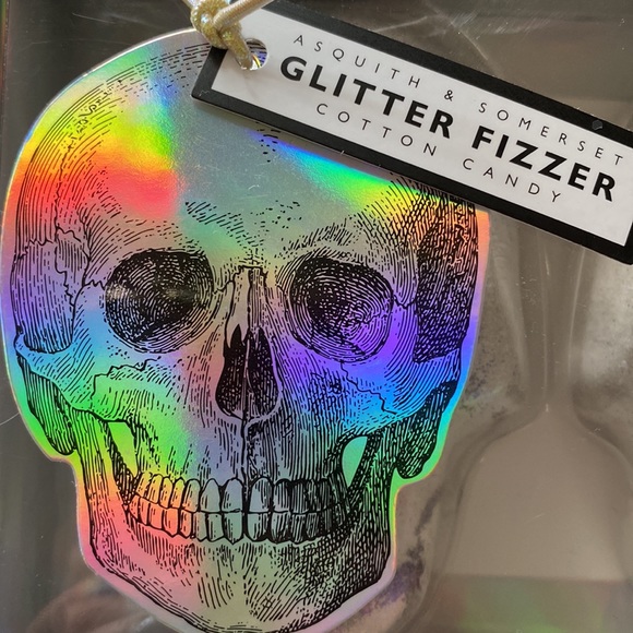 Boxed set of 2 Glitter Skull Cotton Candy Scented Bath Fizzers / Bath Bombs NWT - Picture 7 of 8